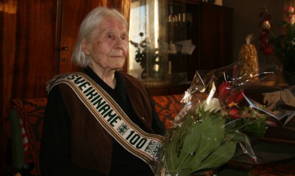 100-metė Adelė Adomėnienė 