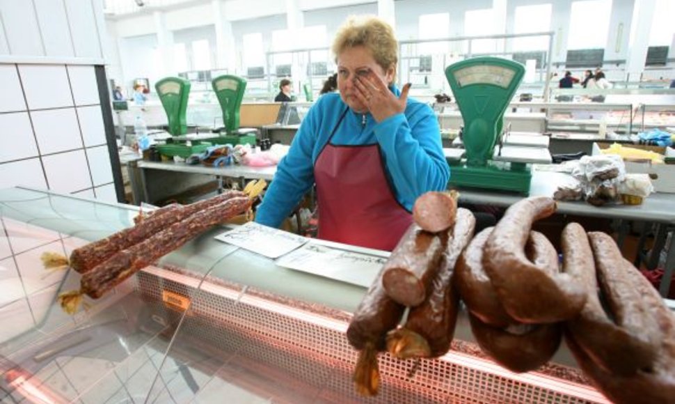 Žaliakalnio turguje ne vienerius metus mėsos gaminiais prekiavusi Genovaitė Panovienė netrukus taps oficialia bedarbe. 