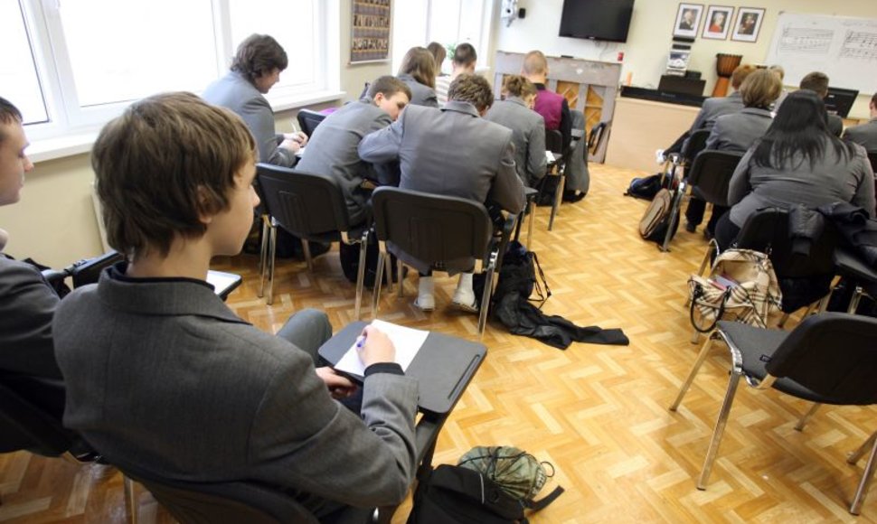  Rudenį Kauno „Santaros“ gimnazijai leista formuoti 5 klases.
