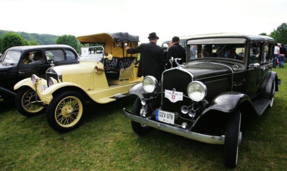 Senovinių automobilių paroda