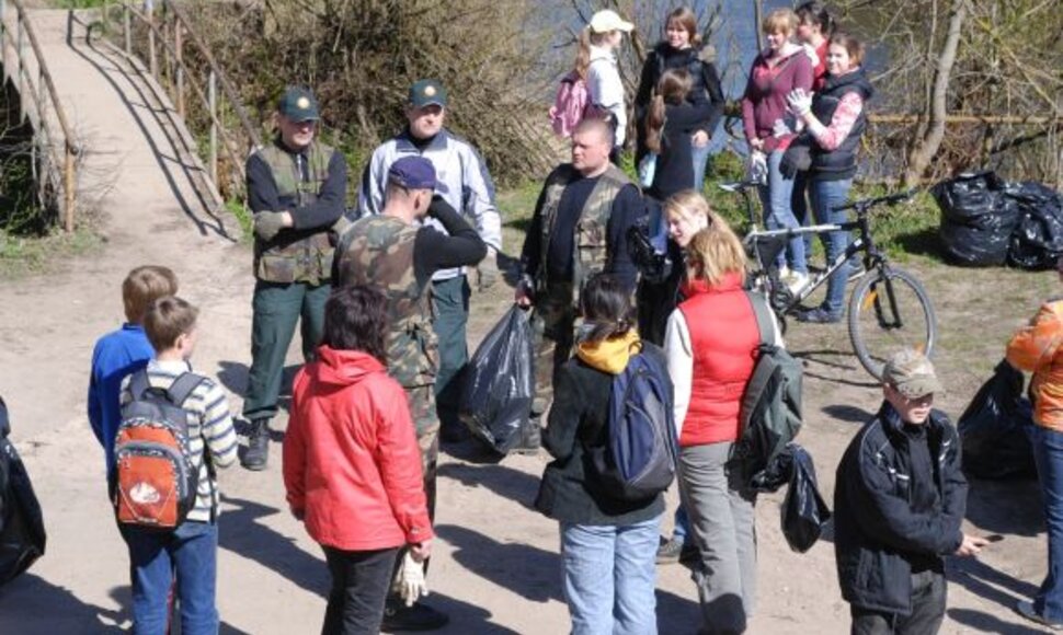 Pavasarį surengę tvarkymosi akciją "Darom'09", savanoriai rugpjūčio 15 d. kviečia valyti Baltijos pakrantes.