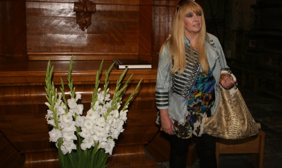 Prie Bernardinų bažnyčios altoriaus pristatymo prisidėjo ir lenkų pop žvaigždė Maryla Rodowicz.