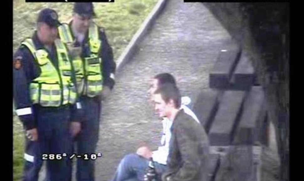 Klaipėdoje viešumoje alkoholį gurkšnojančius žmones fiksuoja filmavimo kameros.