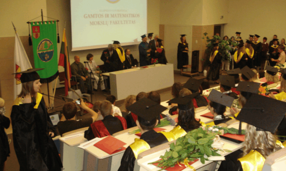 Klaipėdos universitete baigėsi diplomų teikimai.  