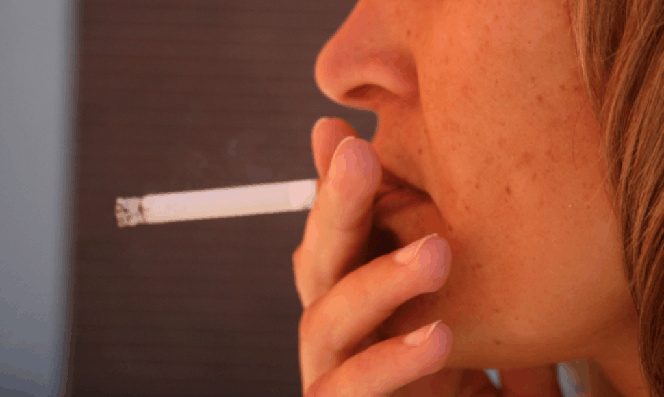 Nuo rugsėjo pirmosios uždrausta rūkyti kai kuriose Klaipėdos rajono vietose. Uostamiestyje taip pat numatoma nustatyti daugiau vietų, kur bus draudžiama traukti dūmą. 