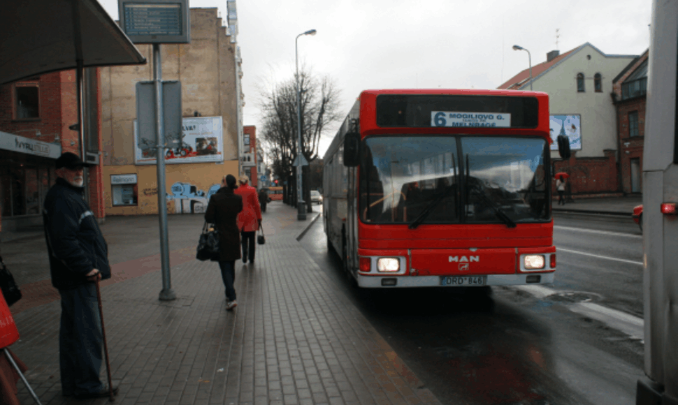Klaipėdiečiai skundžiasi vėluojančiu 6 maršruto autobusu.