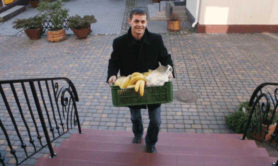 S.Slipakas – vienas maisto internetinės parduotuvės Klaipėdoje įkūrėjų ir pats pristatinėja daržoves bei vaisius į klaipėdiečių namus ar restoranus. 