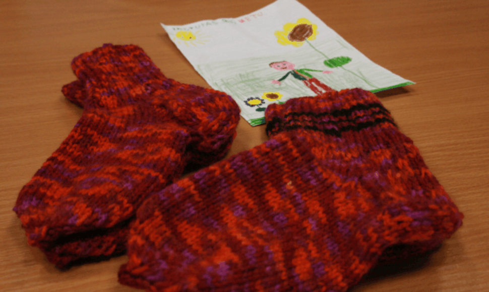 Klaipėdoje kol kas gauta viena akcijai skirta dovana – Skuodo rajono gyventojos numegztos kojinės. 