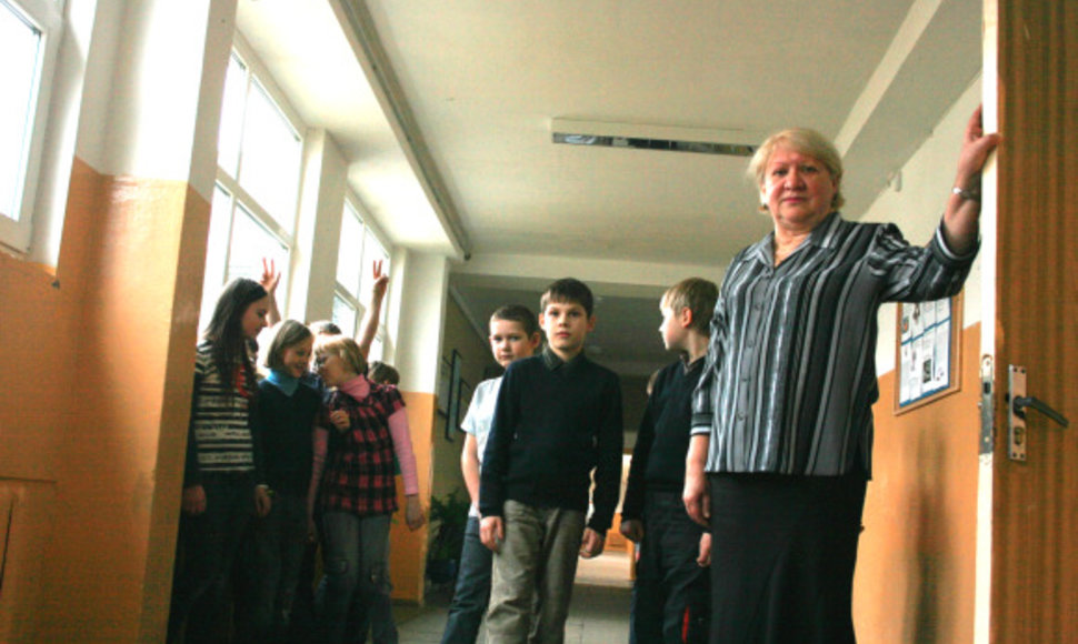 Pamario mokyklos direktorė S.Charkovskaja teigė, kad kol kas neaiškus ir jų mokyklos likimas. 
