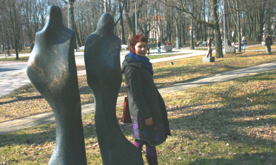 Skulptūrų parko vedėjos S.Simanaitienės teigimu, šiltuoju sezonu parke bus galima ir pasportuoti, ir pažaisti šachmatais.