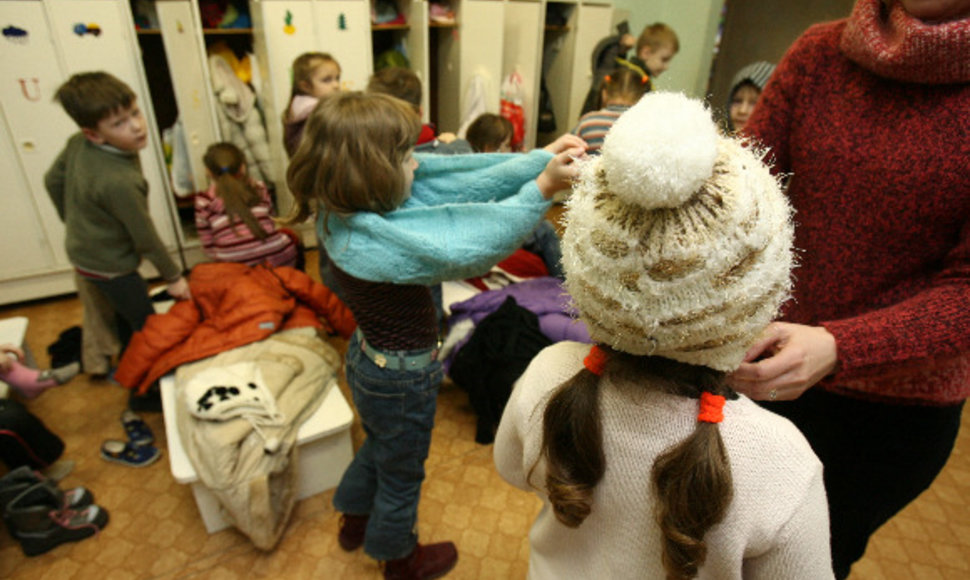 Klaipėdoje žiemą tenka šalti ne vieno vaikų darželio auklėtiniams ir darbuotojams.  