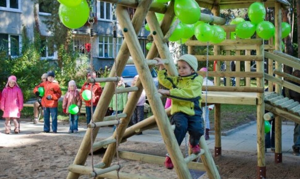 Renovuojamos vaikų žaidimų aik&scaron;telės.