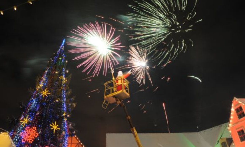 Kalėdų Senelis tradiciškai įžiebė miesto eglę. 2010 m. gruodžio 4 d.
