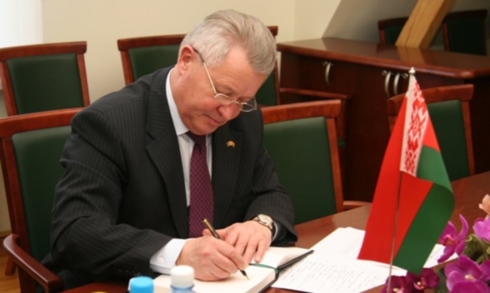 Anot Baltarusijos ambasadorius Lietuvoje V.Dražino, Klaipėdos uosto krovos kompanijos yra pagrindiniai Baltarusijos krovinių siuntėjų ir gavėjų partneriai. 