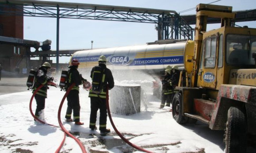 Klaipėdos jūrų krovinių kompanijoje „Bega“ įvyko priešgaisrinės ir civilinės saugos pratybos.