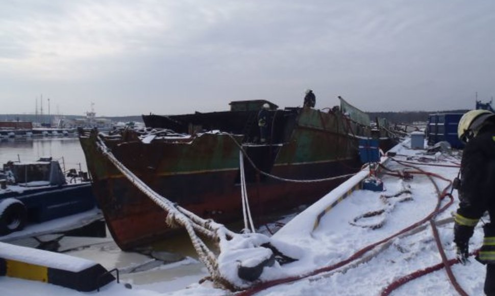 Klaipėdos uoste ketvirtadienį užsiliepsnojo laivas. 