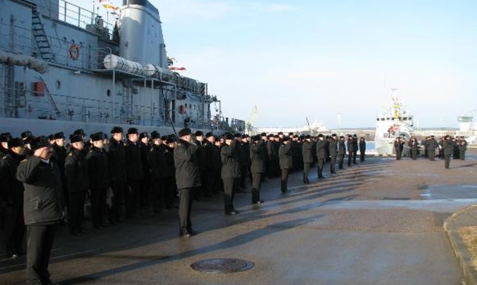 Danijos karinių jūrų pajėgų padalinių iškilminga rikiuotė.