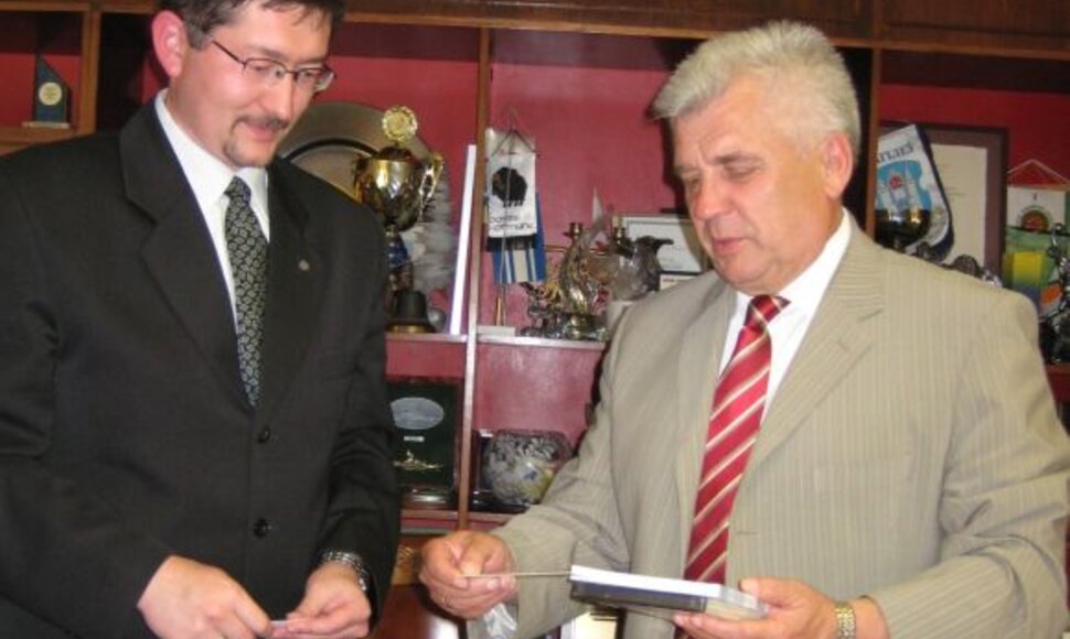 Klaipėdos merą Rimantą Taraškevičių aplankė Lietuvos musulmonų muftijus Romas Jokubauskas.