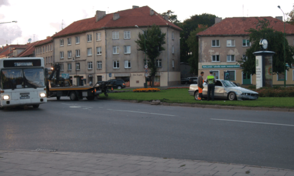 Klaipėdos centre - automobilio skrydis. 