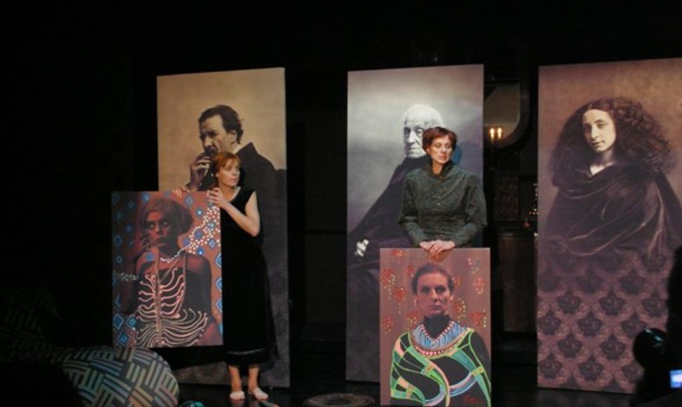 Spektaklį „Pietūs su Liudviku“ kauniečiai teatralai įvertino keliais „Fortūnos” apdovanojimais.