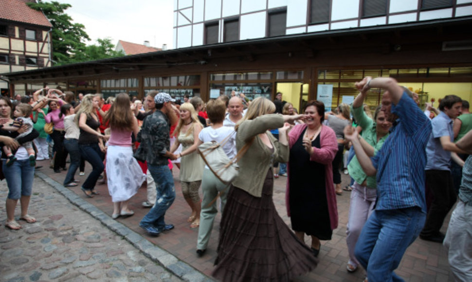 Penktadienį į Etnokultūros centro kiemelį sukvies trankūs šokiai po atviru dangumi.