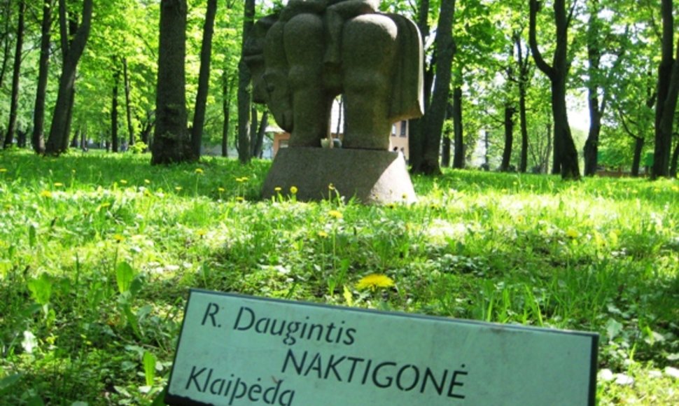 Šiųmetinių „Naktigonių“ simboliu tapo R.Dauginčio skulptūra. 