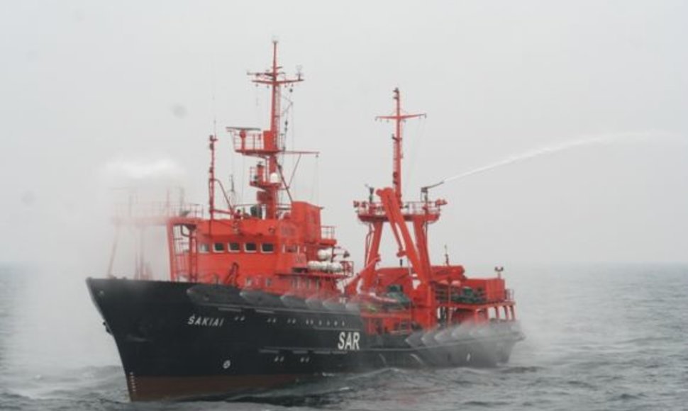 Karinių jūrų pajėgų laivas „Šakiai“ dalyvauja pratybose.