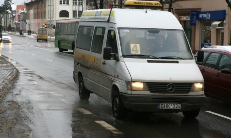 Klaipėdoje maršrutinių mikroautobusų šeimininkai bilieto kainą nori mažinti iki 2 Lt.