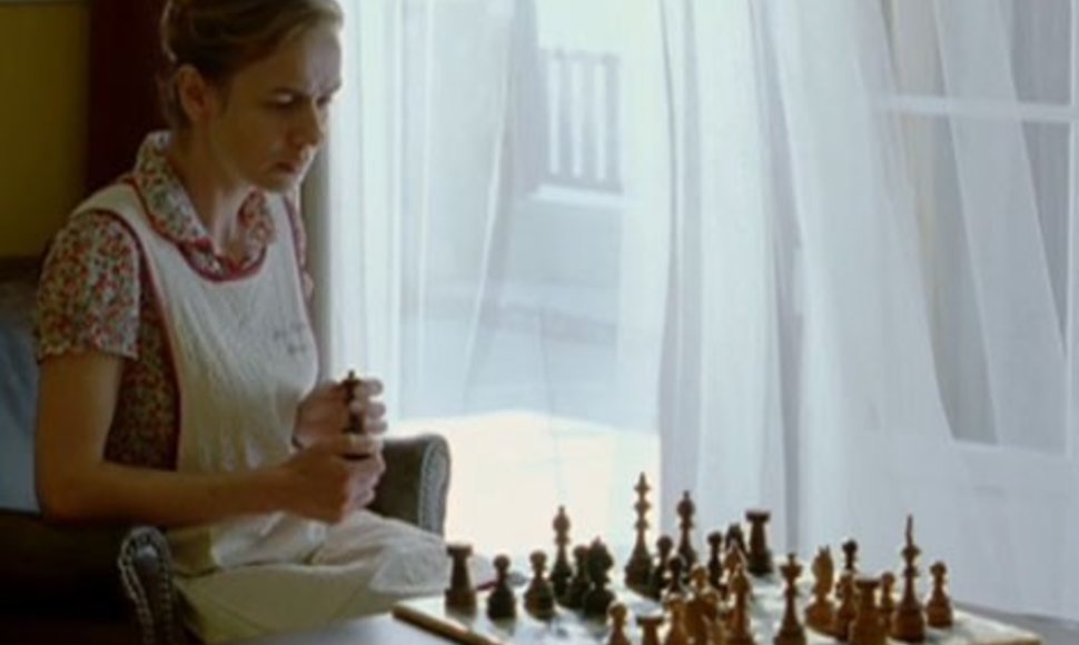Juosta „Žaidėja“ pasakoja apie nevaldomą moters aistrą šachmatams.  