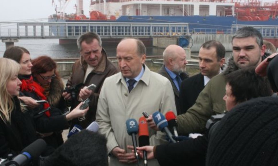 Premjeras Andrius Kubilius patikino, kad dujų terminalas turėtų baigti 2014-aisiais.