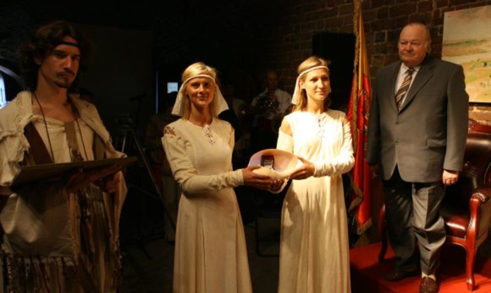 Kultūros magistrai apdovanojami per iškilmingą ceremoniją Klaipėdos Piliavietėje.