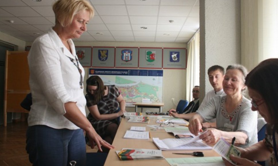 Balsuoti išankstiniuose Seimo rinkimuose atėjusi Gražina tikino, kad balsuoti – kiekvieno pareiga. 