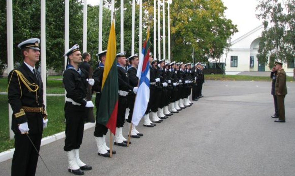 Karines jūrų pajėgas aplankė Švedijos kariuomenės vadas.
