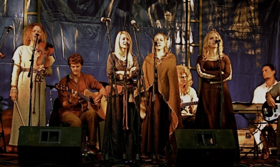 Šventėje koncertuos modernaus folkloro grupė „Gyvata“. 