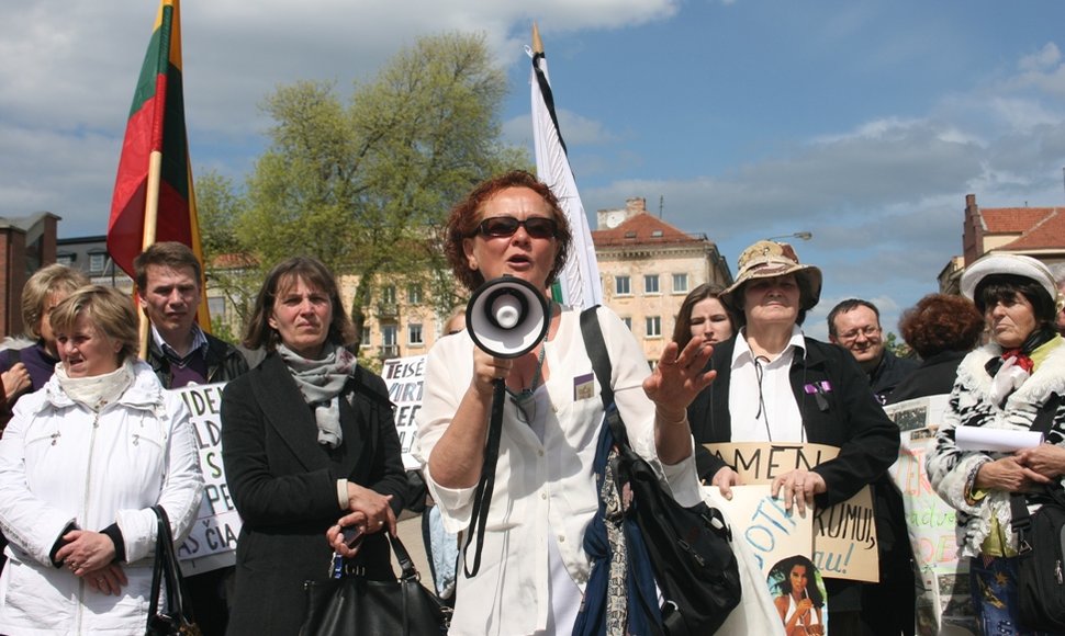 Į piketą Klaipėdoje atvyko ir buvusi Seimo narė Nijolė Oželytė, pagarsėjusi aštriomis kalbomis.