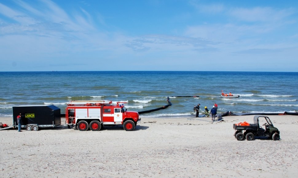 Baltijos jūroje ketvirtadienį surengtos kovos su naftos tarša jūroje pratybos.