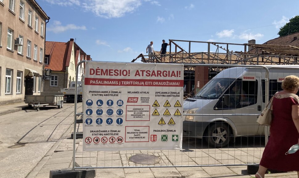 Klaipėdos senamiestyje griaunami Senojo turgaus paviljonai.