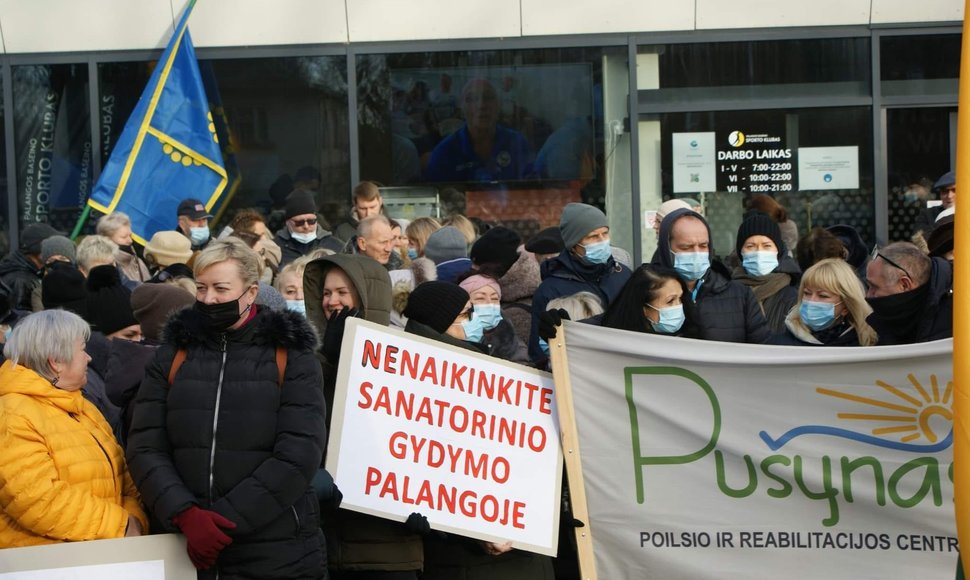 Palangiškiai rinkosi į gausų piketą dėl „Pušyno“ išsaugojimo.