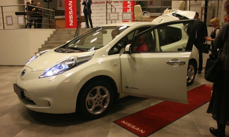 „Nissan Leaf“ elektromobilis pristatytas ir klaipėdiečiams. 