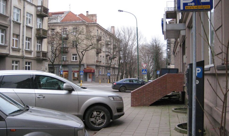 Nuo kitų metų Klaipėdoje teks mokėti ne tik už automobilių statymą gatvėse, bet ir kiemuose.