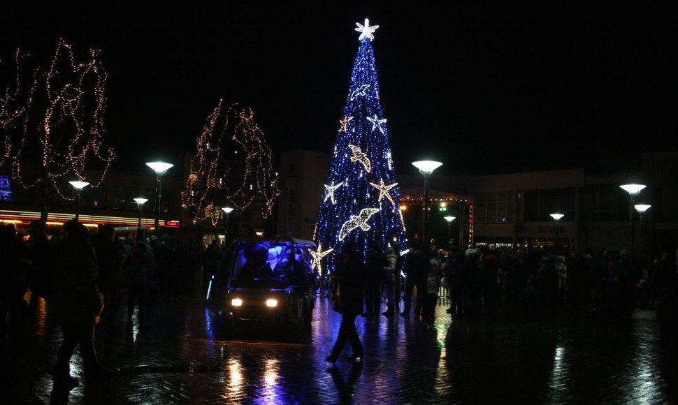 Palanga sutvisko kalėdinėmis spalvomis