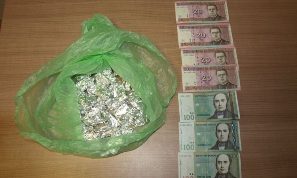 Šilutėje sulaikyti narkotikų platintojai.