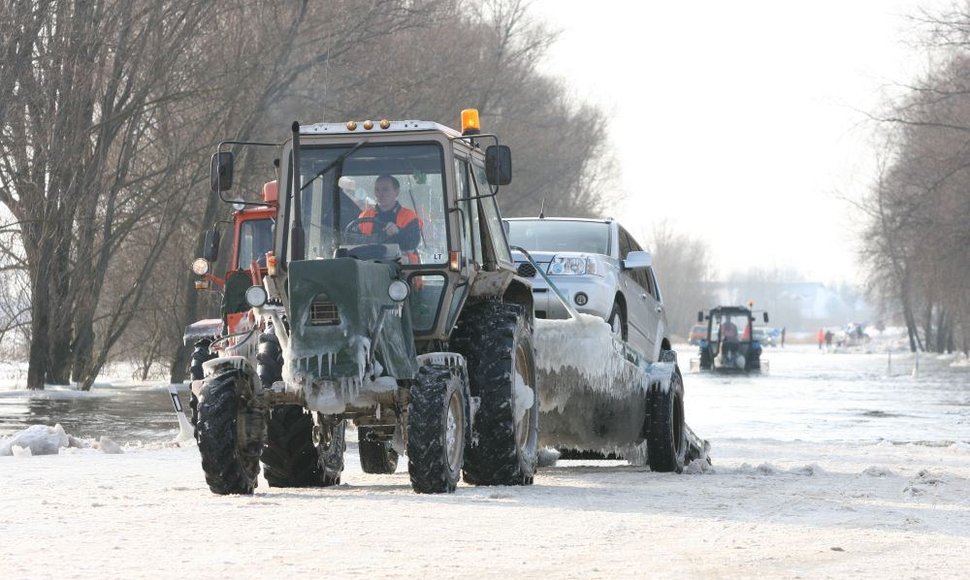 Rusniškių kasdienybė – kelionė per aplietą kelią