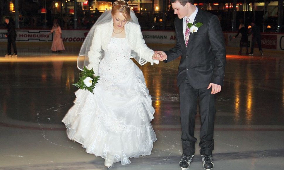 Virginija ir Mantas ir vestuvių dieną ryžosi lipti ant ledo.