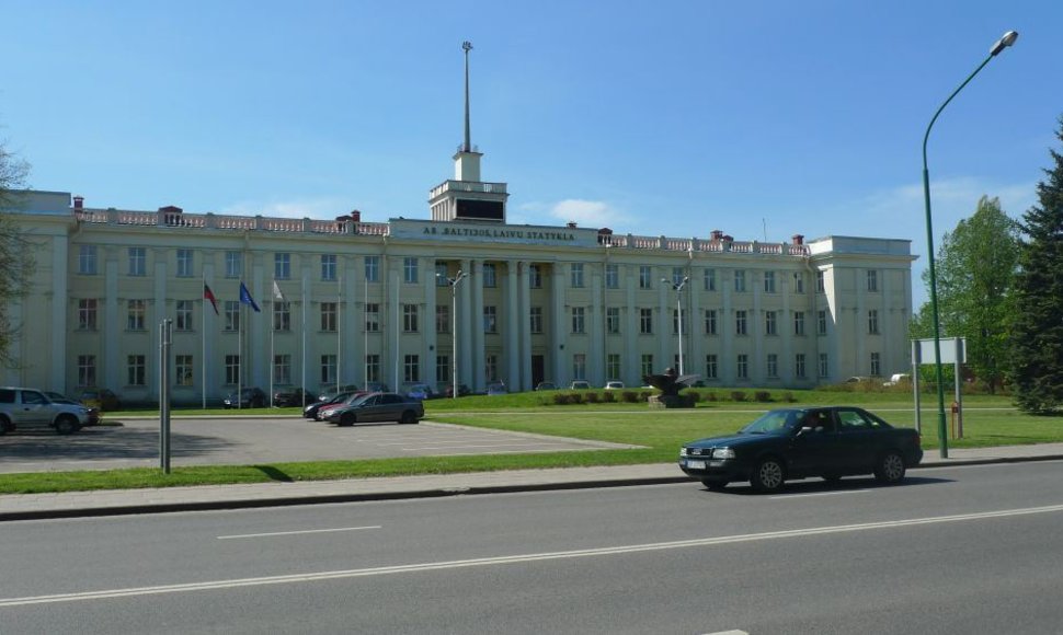 Klaipėdos mokslo ir technologijų parkas kartu su AB „Vakarų laivų gamykla“ Jūrinio verslo centro duris atvėrė buvusiame „Baltijos laivų statyklos“ (Pilies g. 8) pastate. 