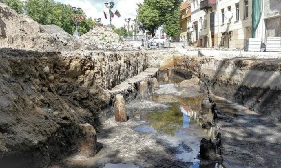 Archeologai Klaipėdos senamiestyje atkasė istorinę Dangės upės vagą. Jau žinoma, kad prieš šimtą metų upė buvo platesnė nei yra dabar.