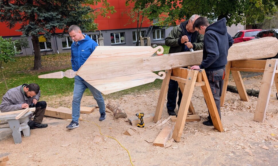 Atnaujinamas koplytstulpis Tel&scaron;iuose