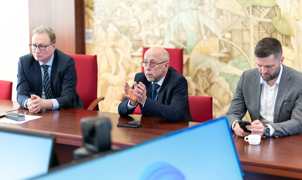 A.Razbadauskas, A.&Scaron;imaitis, ir A.Petro&scaron;ius