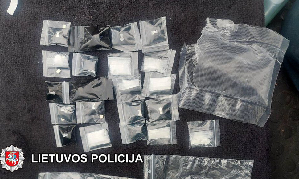 Slėptuvėse aptiktos narkotinės medžiagos