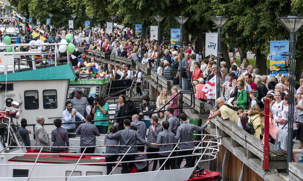 Festivalis „Parbėg laivelis“ sutraukia gausybę svečių.